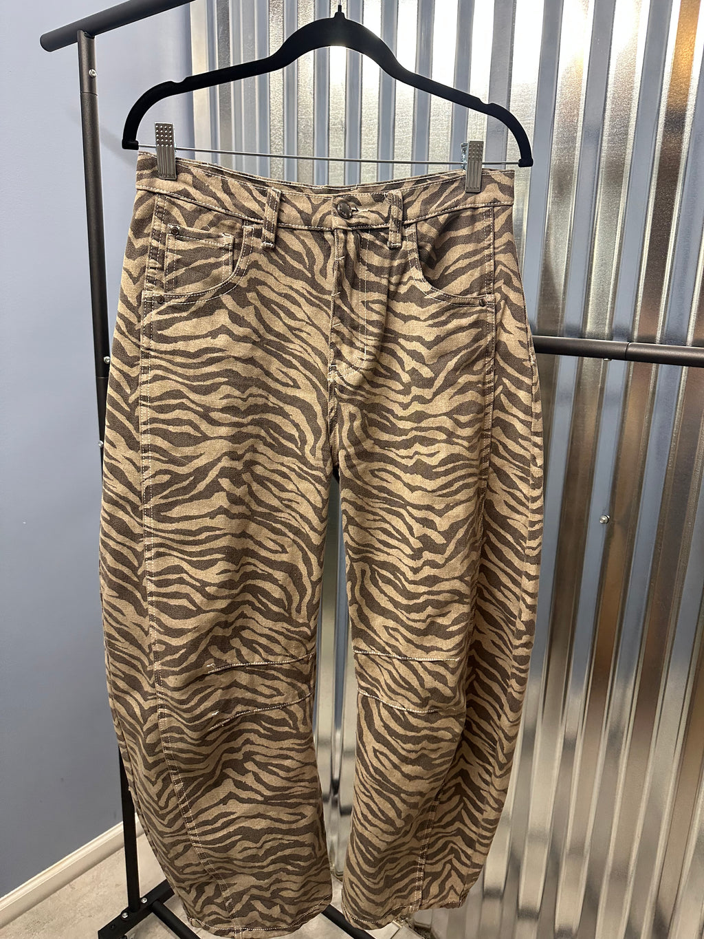 Wild Side Barrel Jeans