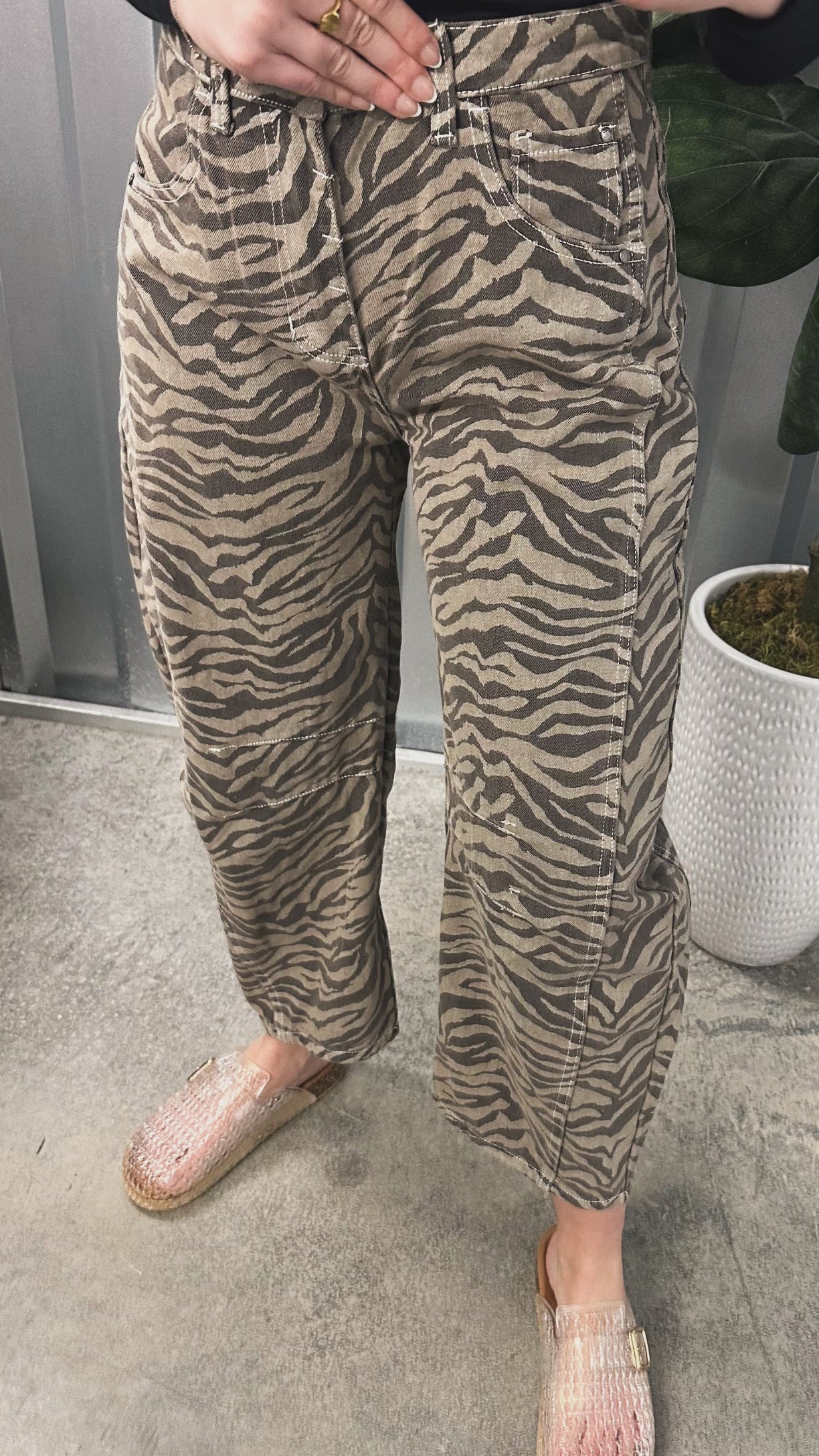 Wild Side Barrel Jeans